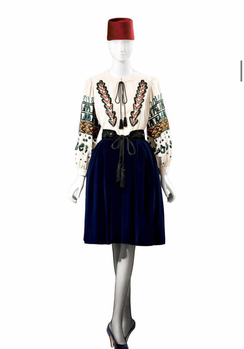 LA BLOUSE ROUMAINE
