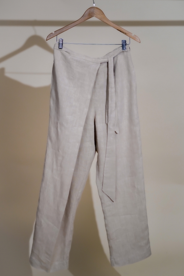 Linen trousers in beige  Dans la Rue